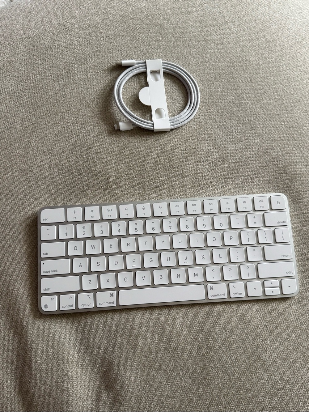 Apple Magic Keyboard - White - Picture 3 of 4